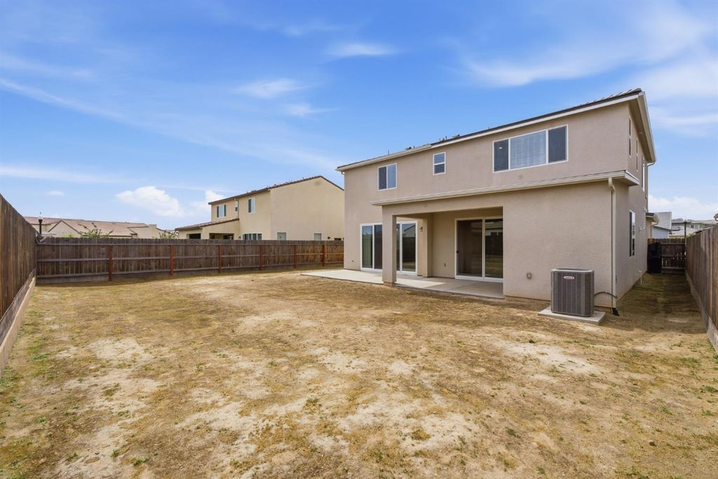 Image 37 of property listing at 503 Cathedral Court S, Madera, CA 93636