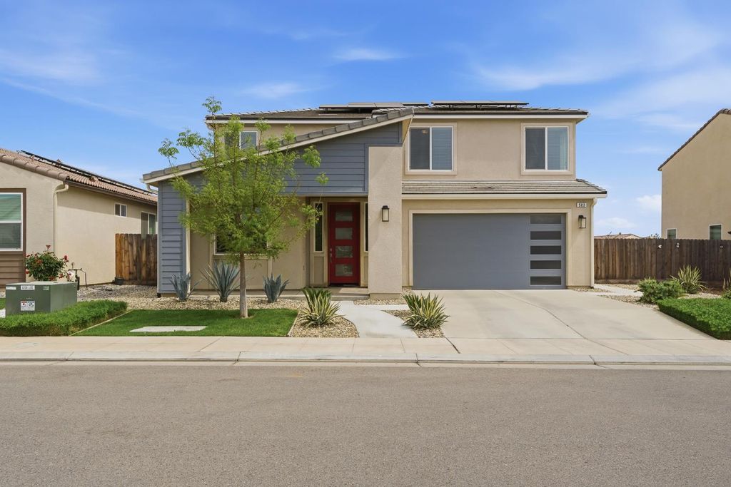 Image 4 of property listing at 503 Cathedral Court S, Madera, CA 93636