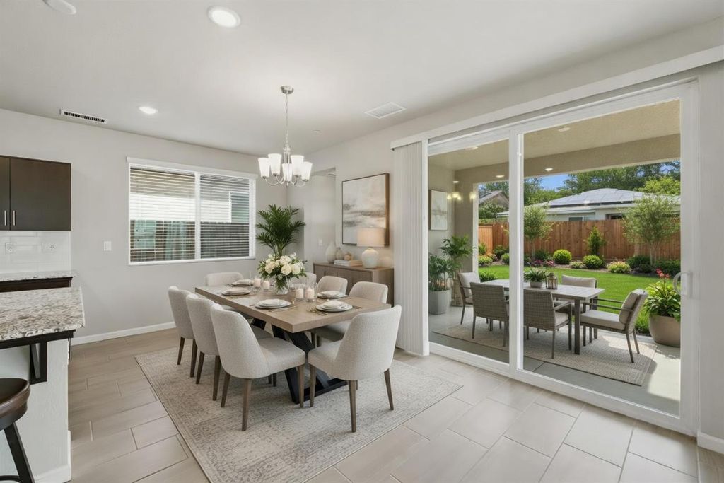 Image 7 of property listing at 503 Cathedral Court S, Madera, CA 93636