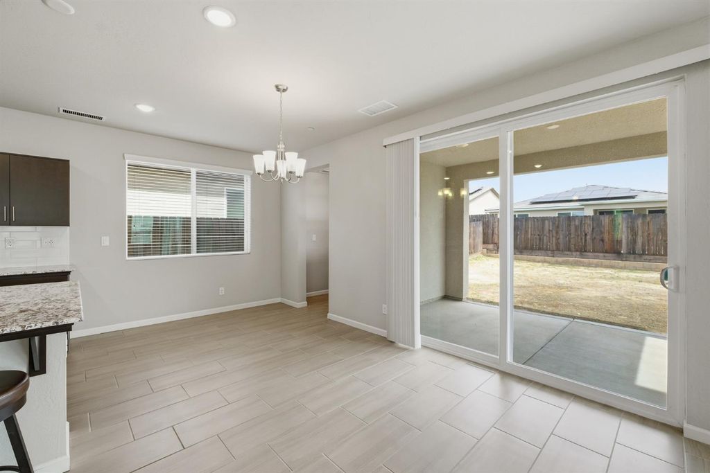 Image 8 of property listing at 503 Cathedral Court S, Madera, CA 93636