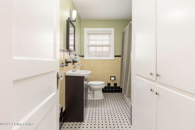 2358 Carlton Terrace, Louisville, KY 40205