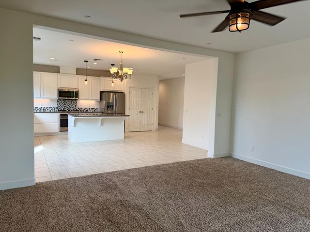 937 Lindsay, Clovis, CA 93619