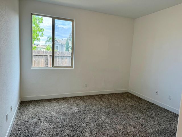 937 Lindsay, Clovis, CA 93619
