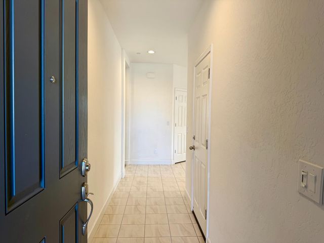 937 Lindsay, Clovis, CA 93619
