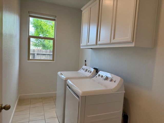 937 Lindsay, Clovis, CA 93619