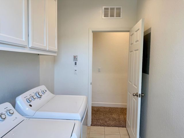 937 Lindsay, Clovis, CA 93619