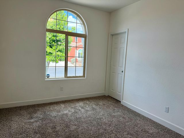 937 Lindsay, Clovis, CA 93619