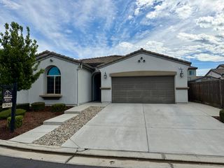 937 Lindsay, Clovis, CA 93619