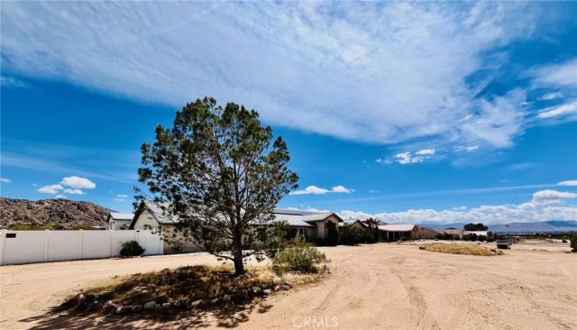 17389 Central Road, Apple Valley, CA 92307
