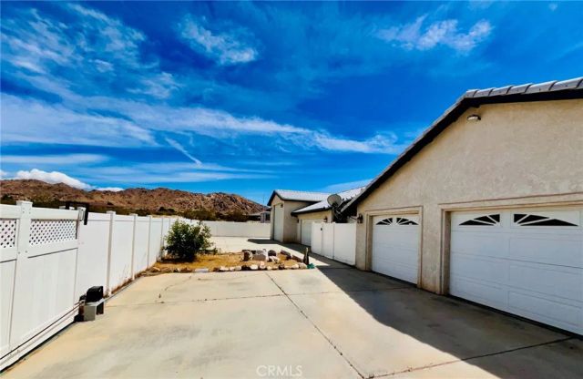 17389 Central Road, Apple Valley, CA 92307