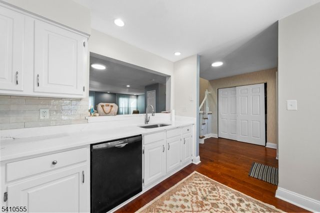 34 Hillsborough Ct, Rockaway Twp., NJ 07866