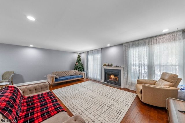 34 Hillsborough Ct, Rockaway Twp., NJ 07866