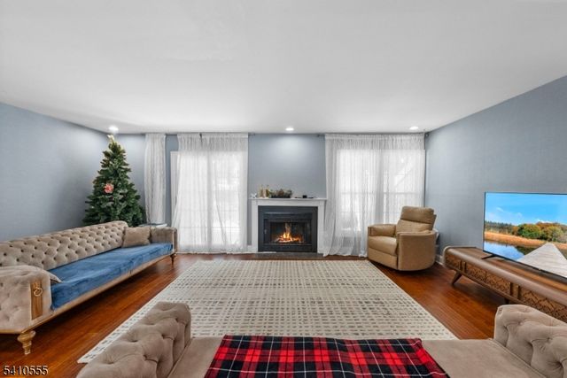 34 Hillsborough Ct, Rockaway Twp., NJ 07866