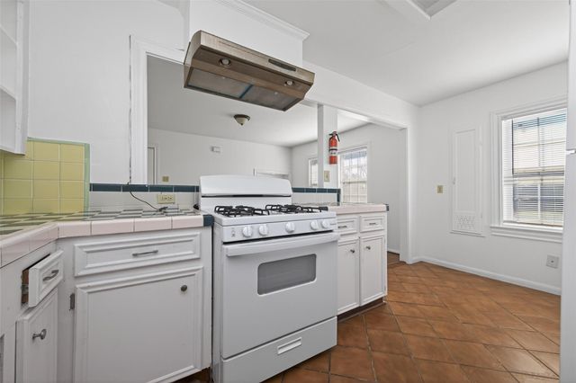 2005 Common Street, Houston, TX 77009