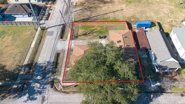 2005 Common Street, Houston, TX 77009