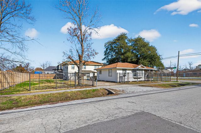 2005 Common Street, Houston, TX 77009