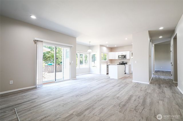 19500 6th Avenue S, Des Moines, WA 98148