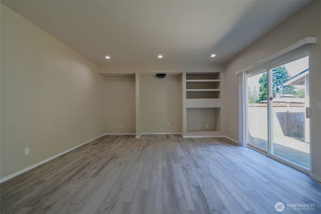 19500 6th Avenue S, Des Moines, WA 98148