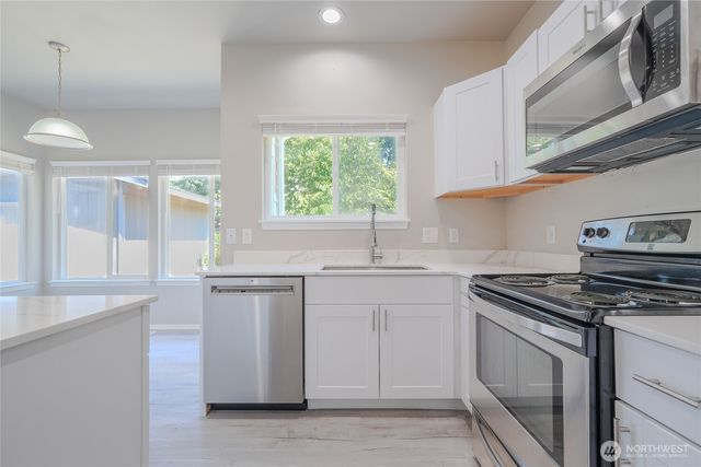19500 6th Avenue S, Des Moines, WA 98148