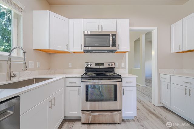 19500 6th Avenue S, Des Moines, WA 98148