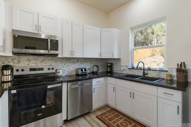567 Hummingbird, Canyon Lake, TX 78133