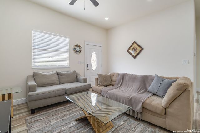 567 Hummingbird, Canyon Lake, TX 78133