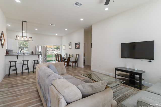 567 Hummingbird, Canyon Lake, TX 78133