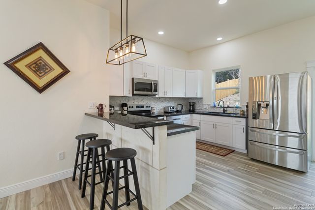 567 Hummingbird, Canyon Lake, TX 78133