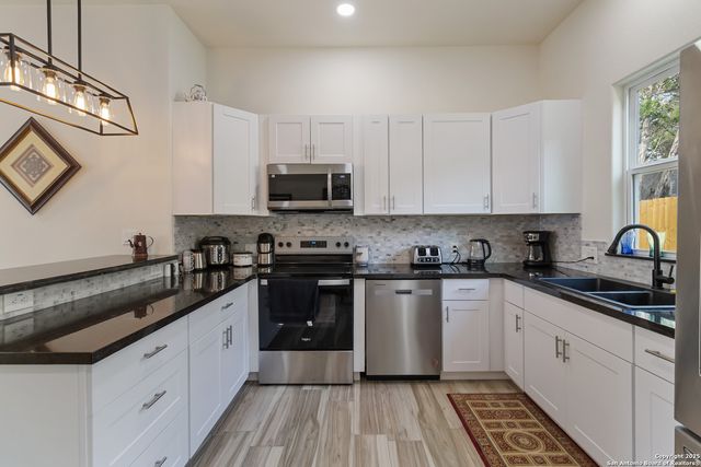 567 Hummingbird, Canyon Lake, TX 78133