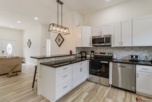 567 Hummingbird, Canyon Lake, TX 78133