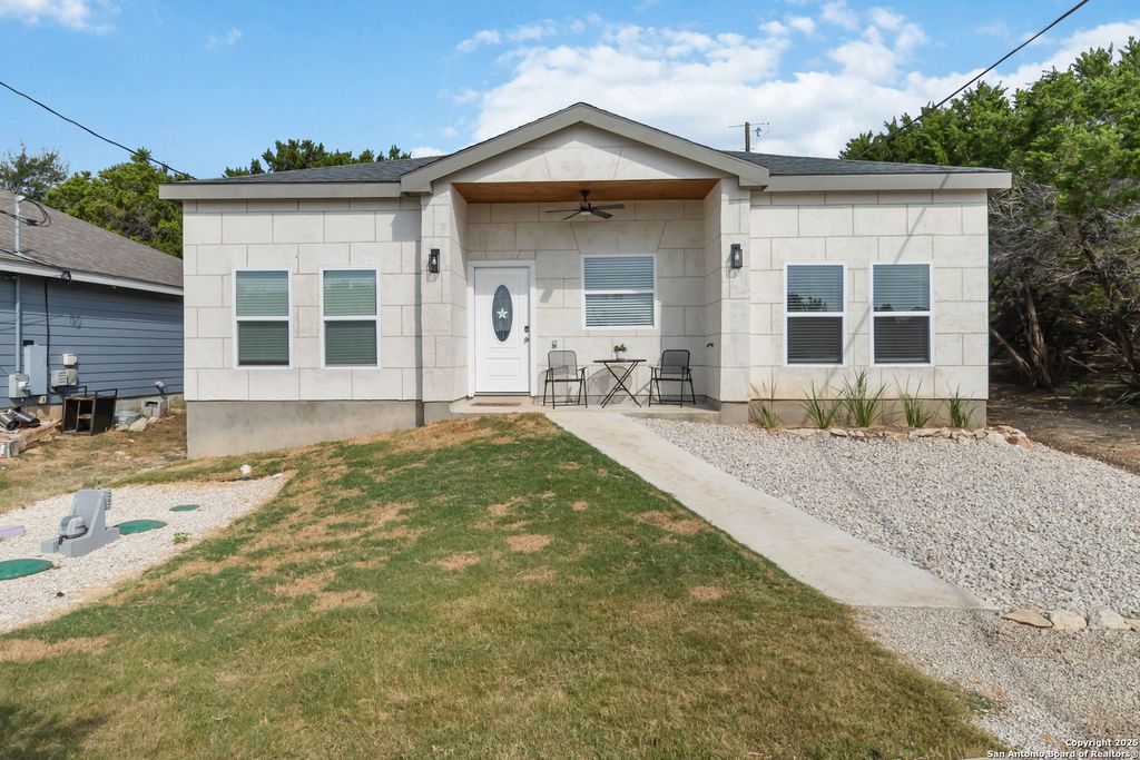 567 Hummingbird, Canyon Lake, TX 78133