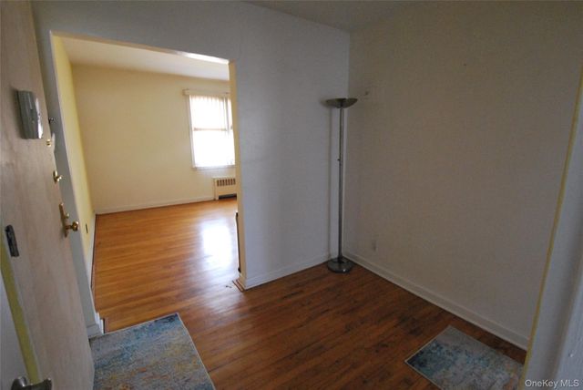 16 Wainwright Avenue 2A, Yonkers, NY 10710