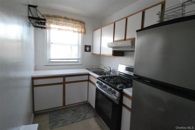 16 Wainwright Avenue 2A, Yonkers, NY 10710