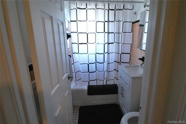 16 Wainwright Avenue 2A, Yonkers, NY 10710