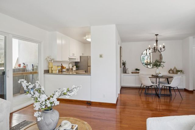 1101 Continentals Way 112, Belmont, CA 94002
