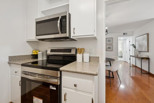 1101 Continentals Way 112, Belmont, CA 94002