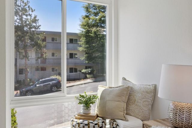 1101 Continentals Way 112, Belmont, CA 94002