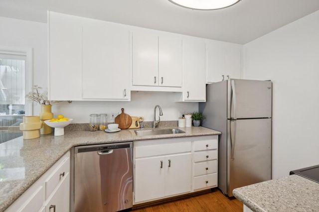 1101 Continentals Way 112, Belmont, CA 94002