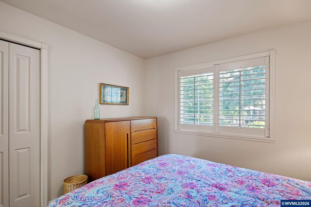 2002 Morning View Dr, Eugene, OR 97405