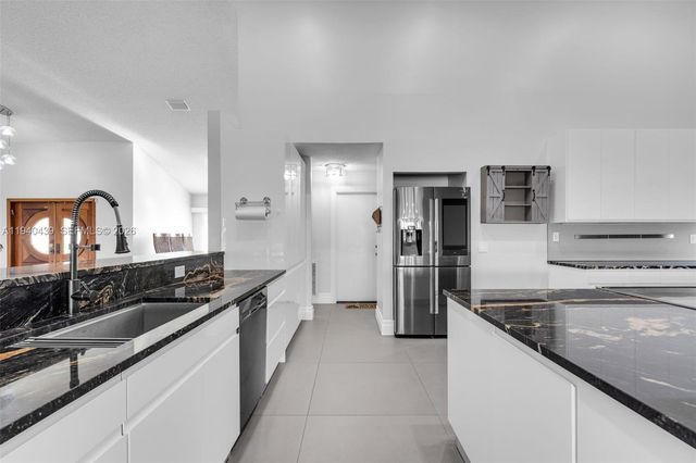 1092 NW 162nd Ave, Pembroke Pines, FL 33028