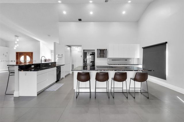 1092 NW 162nd Ave, Pembroke Pines, FL 33028