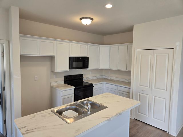 4260 Plum Village Circle 42, Monroe, MI 48161