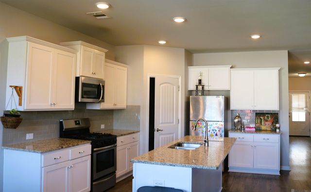 7569 Cherrybark Oak Dr, Gonzales, LA 70737