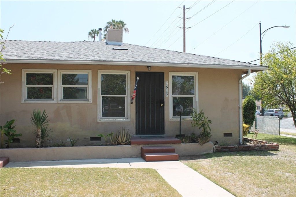 1613 W Victory Boulevard, Burbank, CA 91506