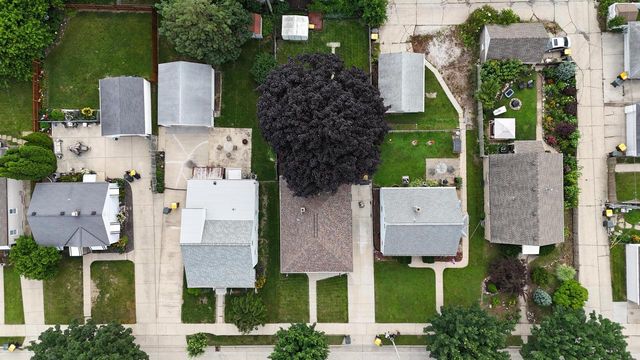2212 S 91st STREET, West Allis, WI 53227