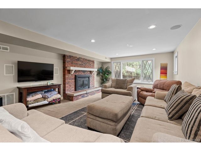 5220 S Joliet Way, Englewood, CO 80111