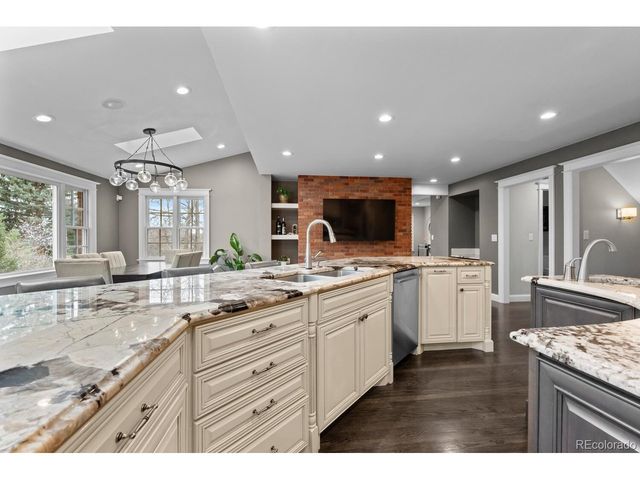 5220 S Joliet Way, Englewood, CO 80111