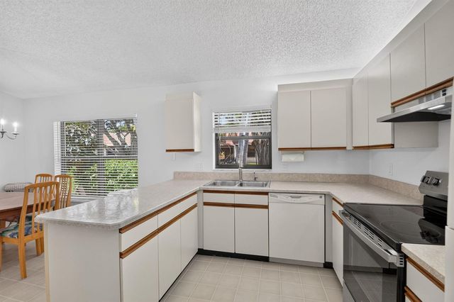 51 Via De Casas Norte, Boynton Beach, FL 33426