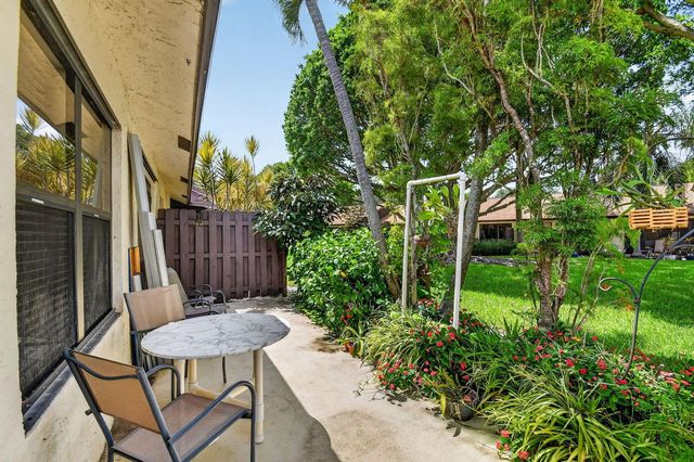 51 Via De Casas Norte, Boynton Beach, FL 33426