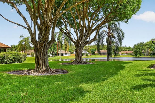 51 Via De Casas Norte, Boynton Beach, FL 33426